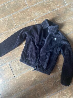 The North Face Black Sherpa Zip-Up Jacket. Girls sz small (7/8). Good condition.